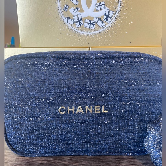 Chanel Holiday 2023 Cosmetic Bag New with box - Picture 2 of 2